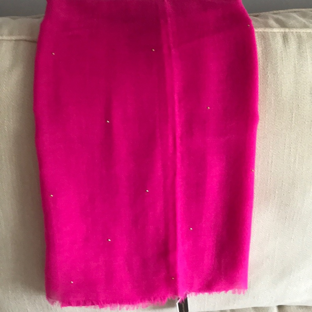 Solid oblong scarf with studs